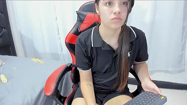 EmmaSnnow's cam snapshot