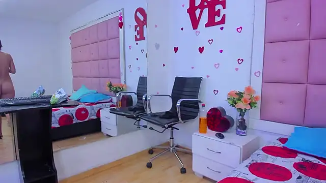 Aliss_Aron's cam snapshot