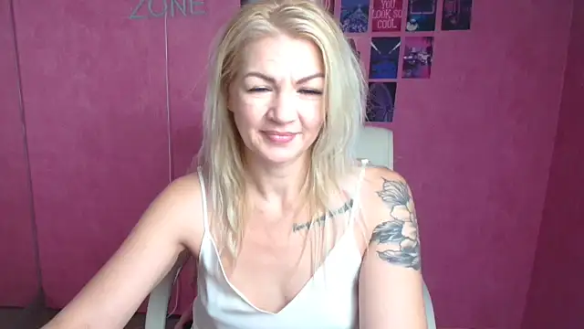 Madonna_Fire's cam snapshot