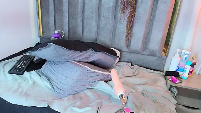 Zoe_Curvy's cam snapshot