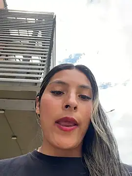 Cami_Leon2's cam snapshot