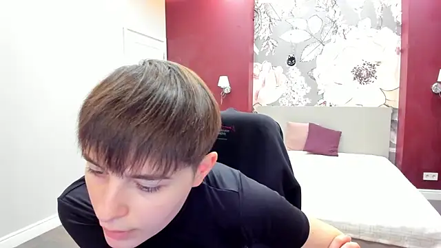 EmiliaYours's cam snapshot