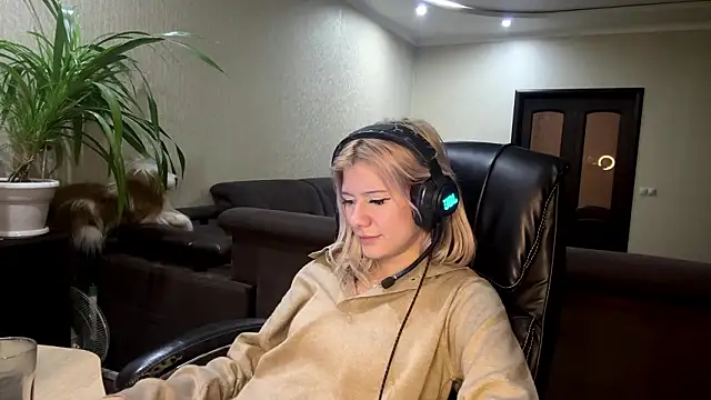 LadyFoxLove's cam snapshot