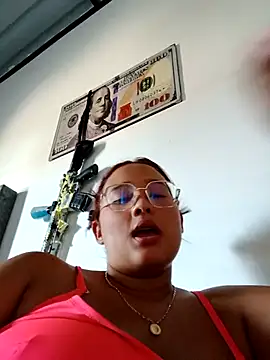 young_dairy01's cam snapshot