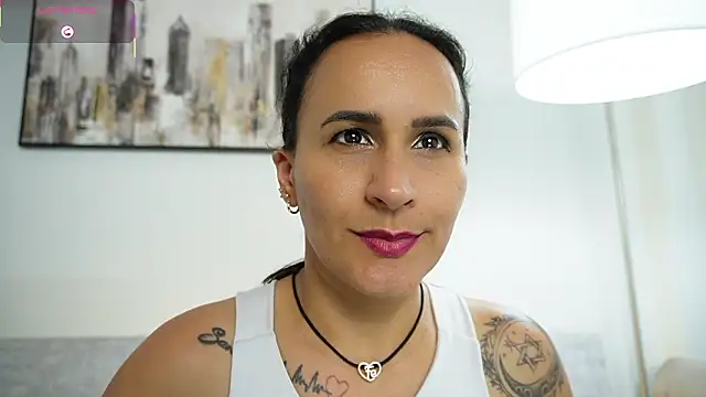 Sara_Charmy's cam snapshot