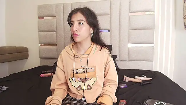 LittlePeach_'s cam snapshot