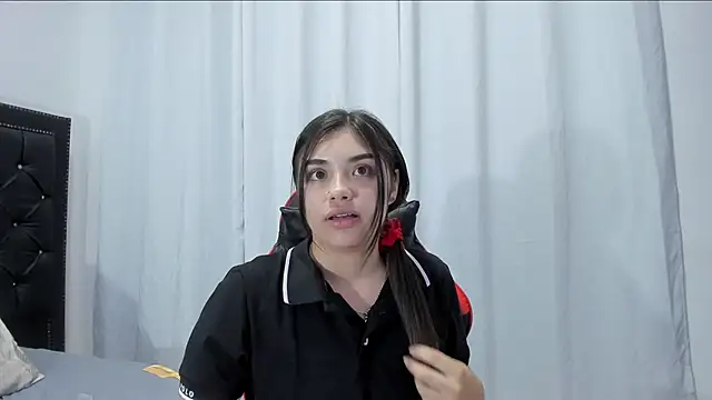 EmmaSnnow's cam snapshot