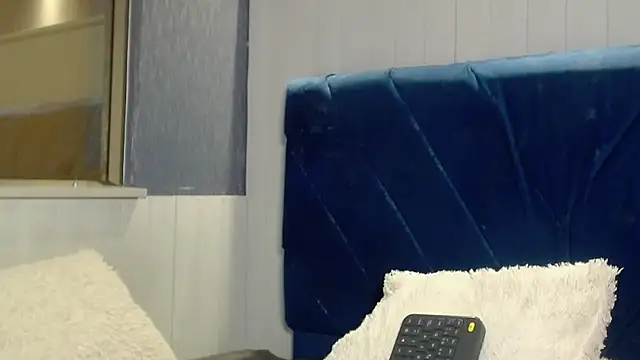 EmilyQueen3x's cam snapshot