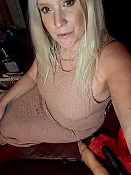 Bouncy-Bella28X live sex cam