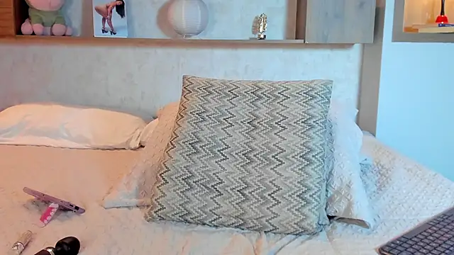 Emilly_Beaumont's cam snapshot