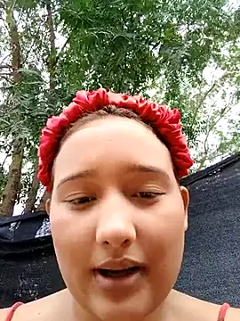 young_dairy01's cam snapshot