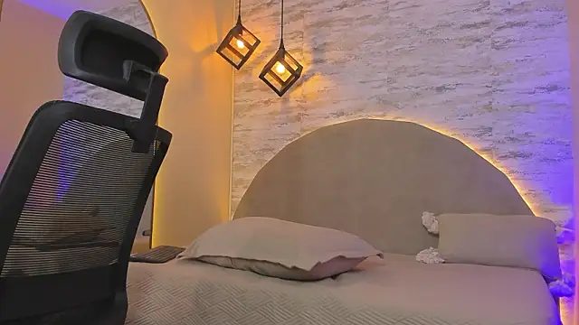 Aron_Bolt live sex cam