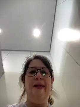 amooraaamoon's cam snapshot