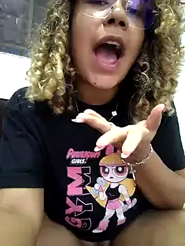 VitoriaFernandes's cam snapshot