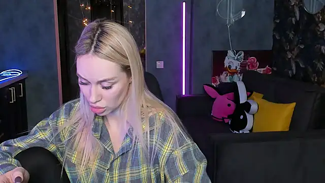 Blckmirrorr's cam snapshot