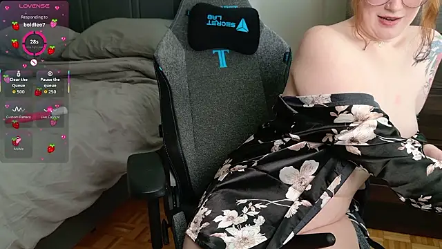 Strawberryfoxx's cam snapshot