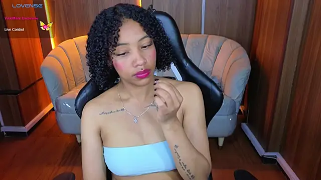 Violeth_b's cam snapshot