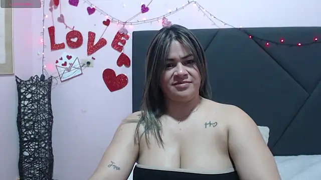 pamela_echeverria's cam snapshot