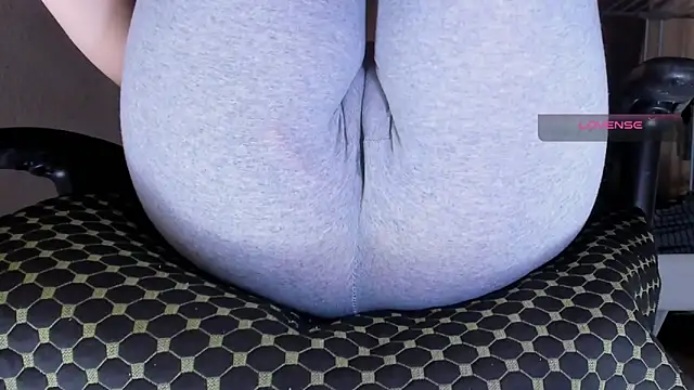 Cameltoe_squirt_inPants's cam snapshot