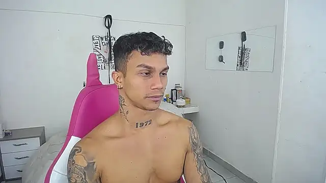 Leonard_Price live sex cam