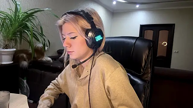 LadyFoxLove's cam snapshot