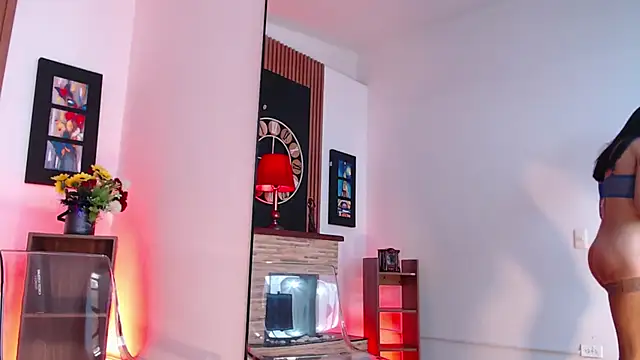 FIORELLA_L's cam snapshot