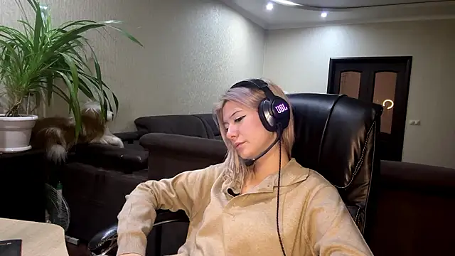 LadyFoxLove's cam snapshot