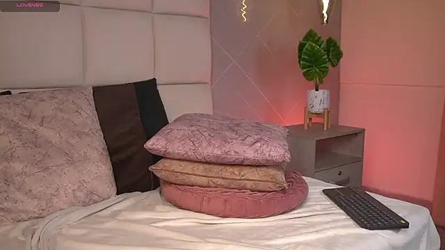 SaraMonroe1's cam snapshot