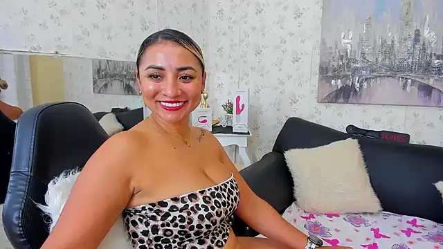 milf_bigass_'s cam snapshot