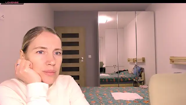 Pepper_mur's cam snapshot