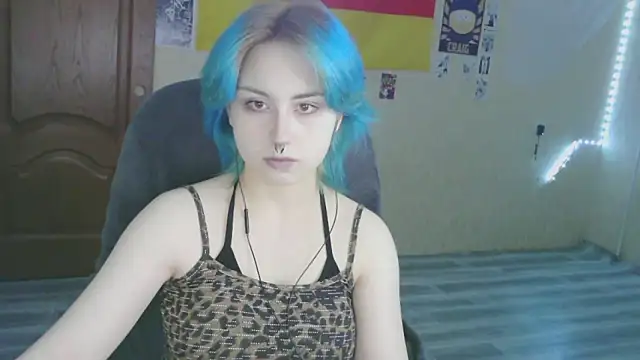 LeisaHopperstad's cam snapshot