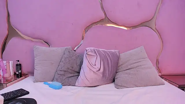 Aisha_Leenss's cam snapshot