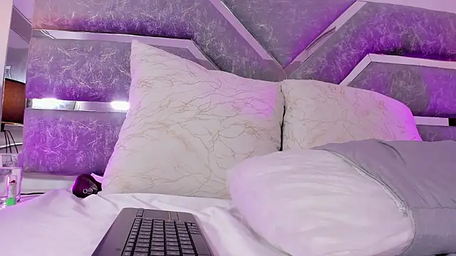 Zoe_Cuttee's cam snapshot