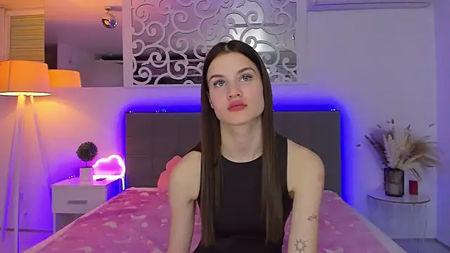 LuisaClover's cam snapshot