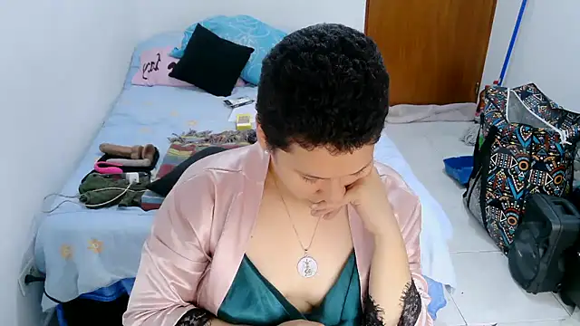 luxandracon23's cam snapshot