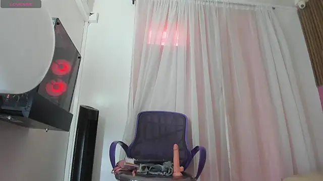 Lucia_Spear's cam snapshot