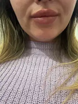 AlivePoor's cam snapshot