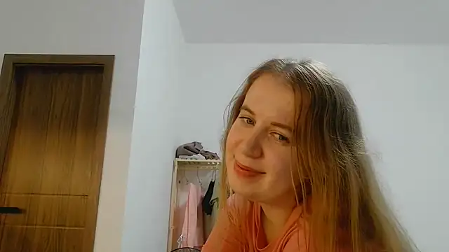 EllaJourney's cam snapshot