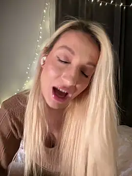 Ella_Charm's cam snapshot