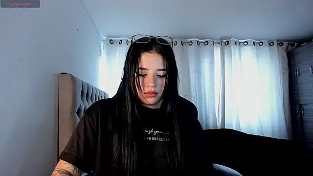 aliice_walker_'s cam snapshot