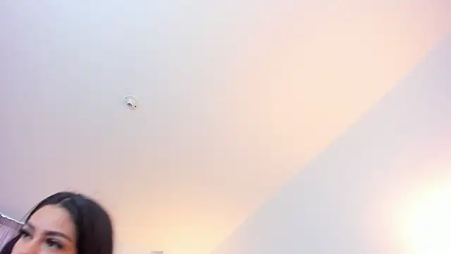 Zahra_milks live sex cam