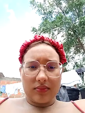 young_dairy01's cam snapshot