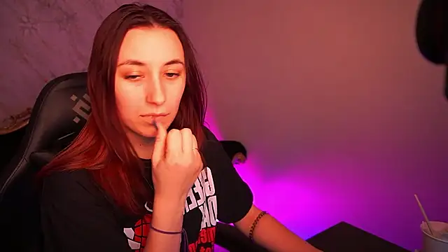 RoxieRay's cam snapshot