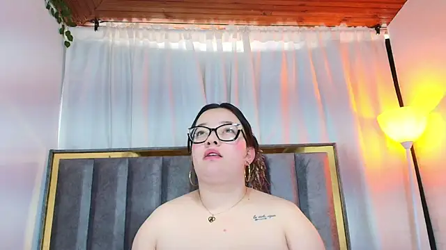 Zoe_Curvy live sex cam