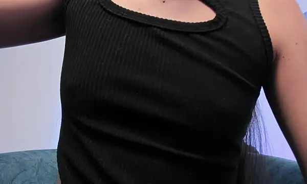 canelleGarces's cam snapshot