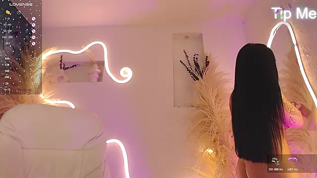 ViolettaHotLatin_'s cam snapshot