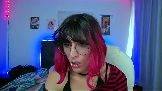 goth_minerva's cam snapshot