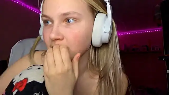 KarinRobertson live sex cam