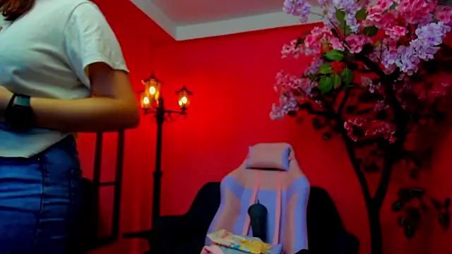 EmilyReddoll's cam snapshot