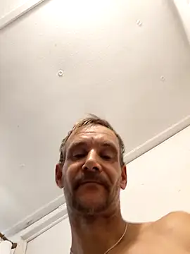 Hungwell1515 live sex cam